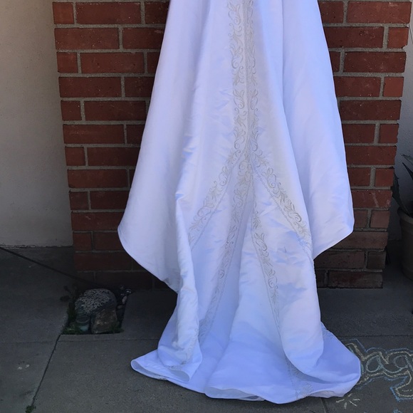 2 Be Wedding Dress - Picture 8 of 9